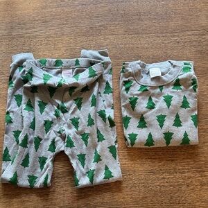 Hanna Andersson Gray Pajama Top with Green Tree Print